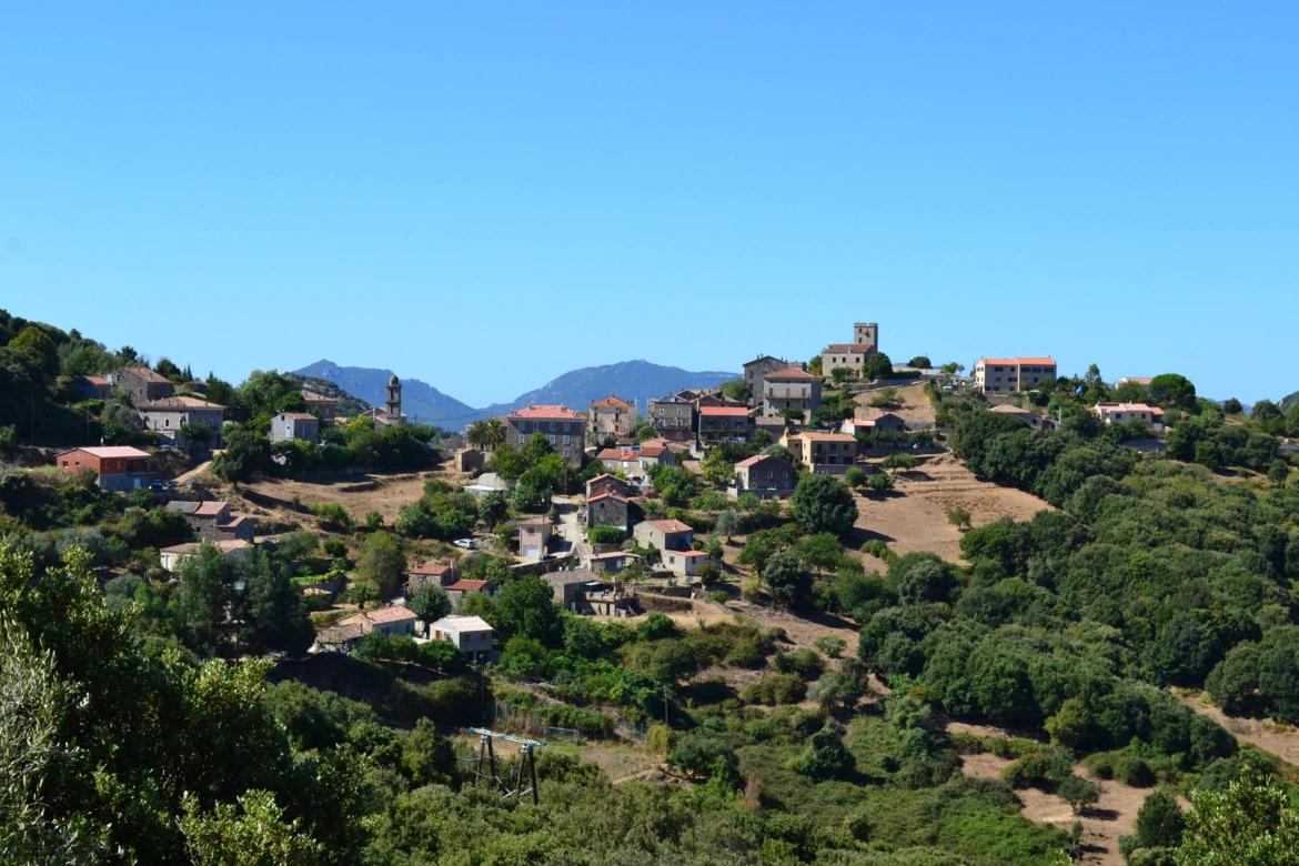 Le village d’Arbellara